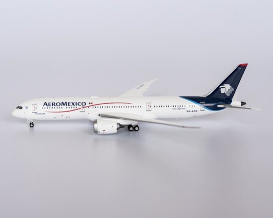 Boeing 787-9 Dreamliner AeroMexico - "Guadalupe"